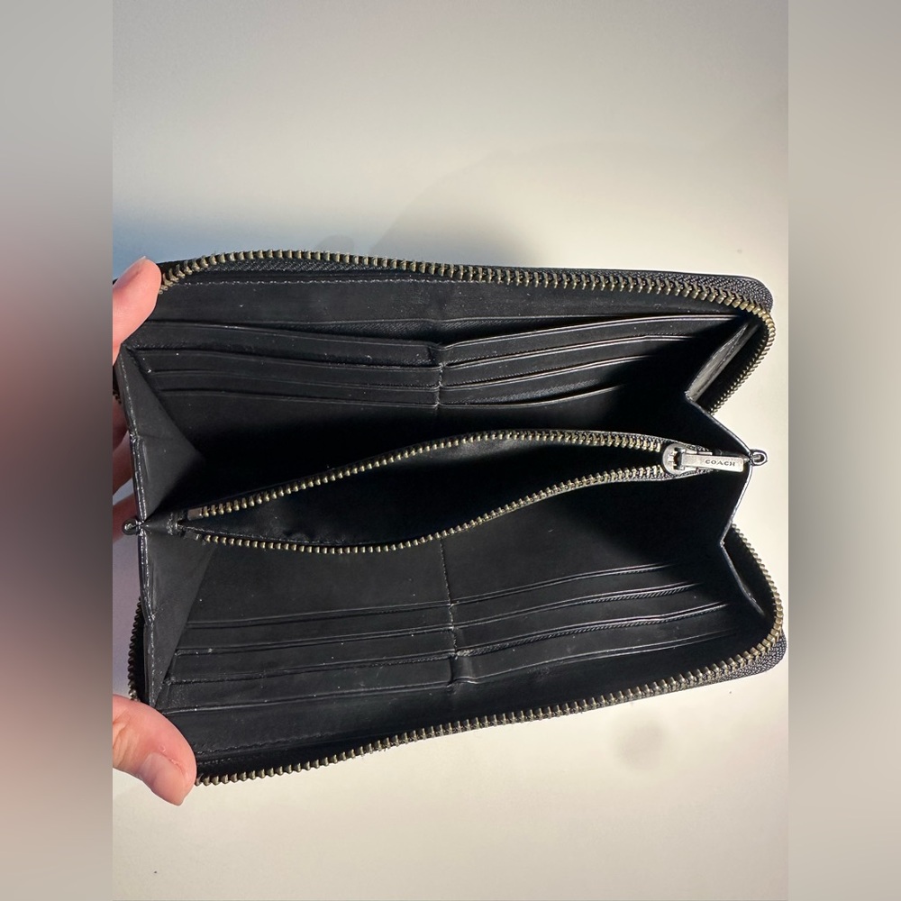Coach Vintage Black Leather Zip Wallet - Picture 9 of 15